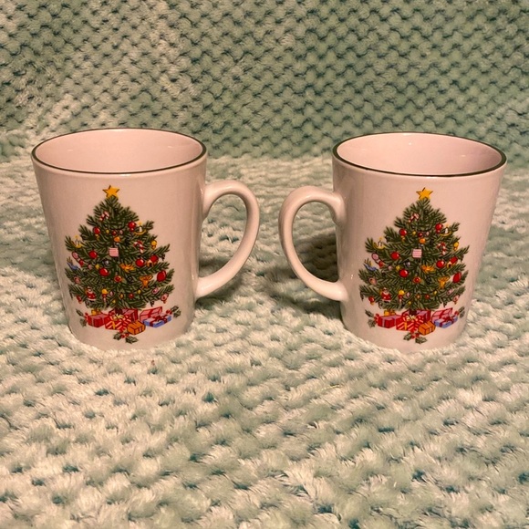 Christmas Tree Mugs - Picture 2 of 3